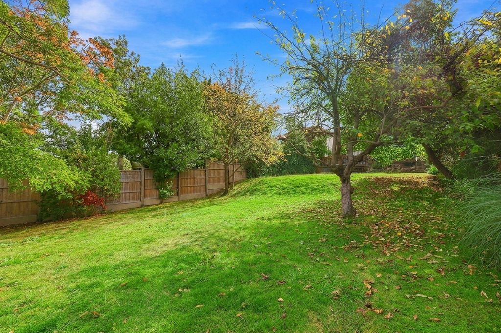 Property photo 2 of 30