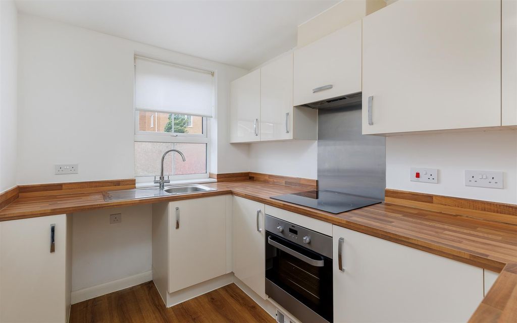 Property photo 3 of 19 Modern Kitchen