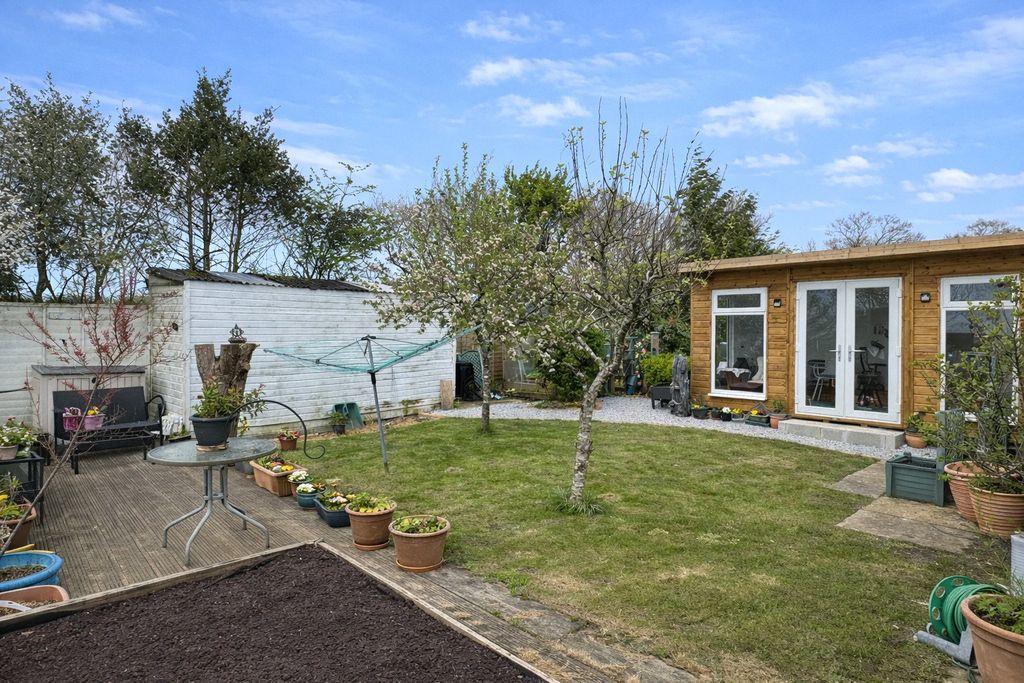 Property photo 2 of 12 Picture No. 11