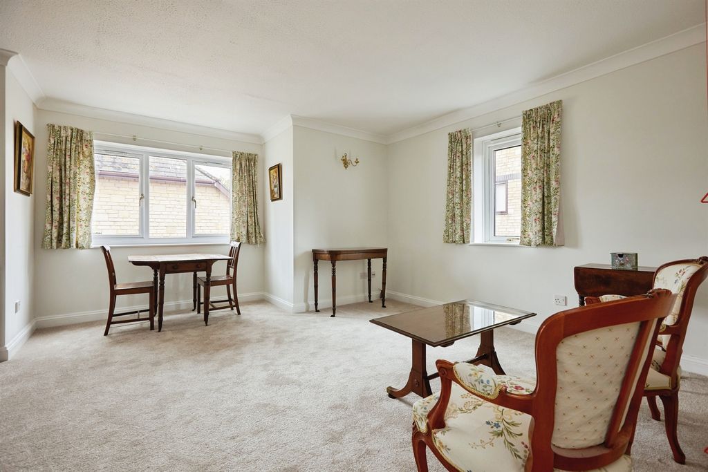 Property photo 3 of 12