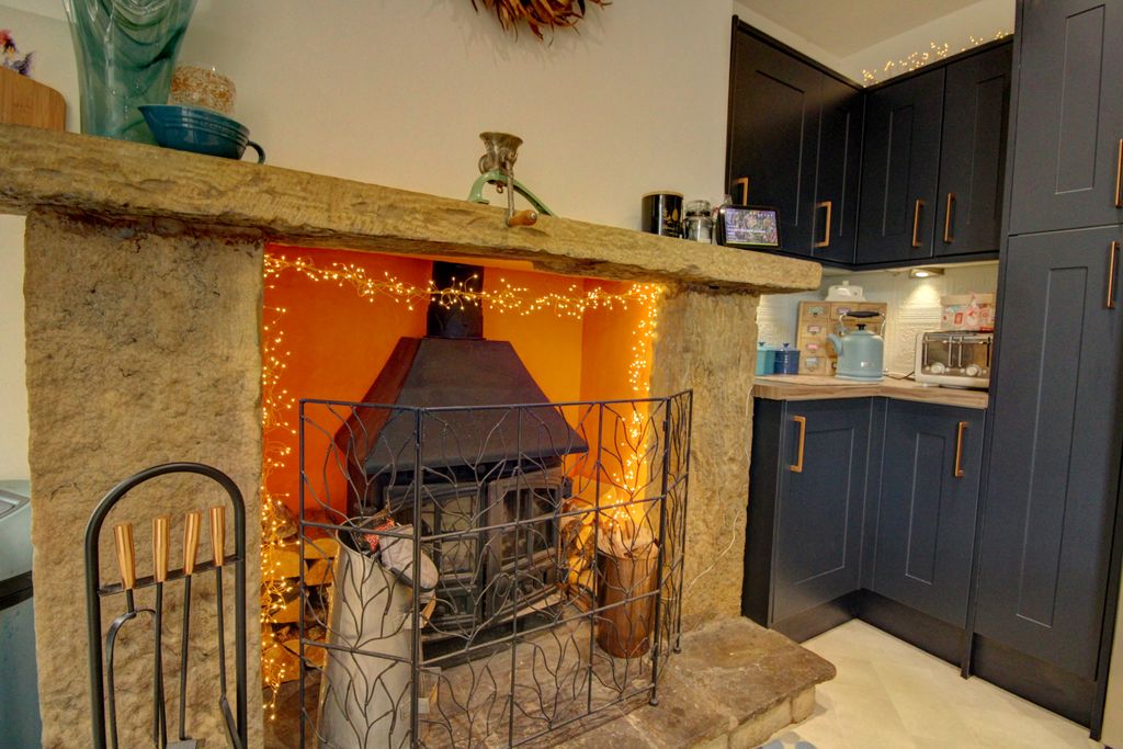 Property photo 3 of 32 4