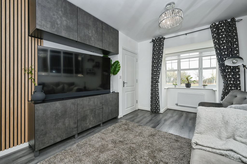 Property photo 3 of 24