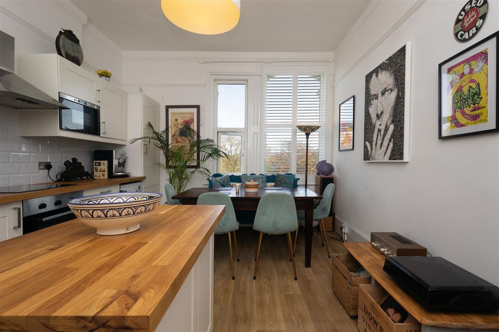 Property photo 3 of 17 Kitchen/Diner