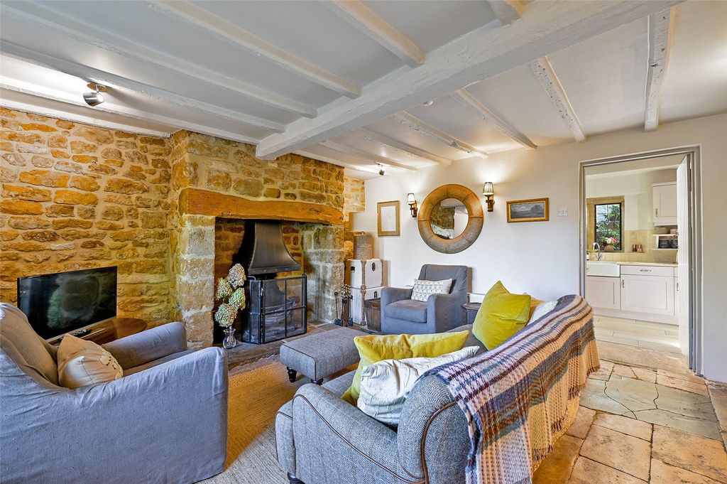 Property photo 2 of 15 Sitting Room