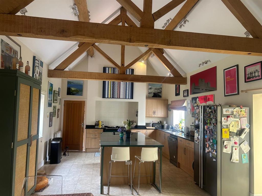 Property photo 2 of 14 3c7Fb472-6631-4F29-A2c8-84B8De01Ca1A.Jpeg