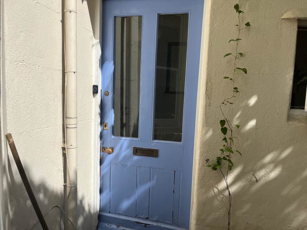 Property photo 3 of 20 Front Door To Flat