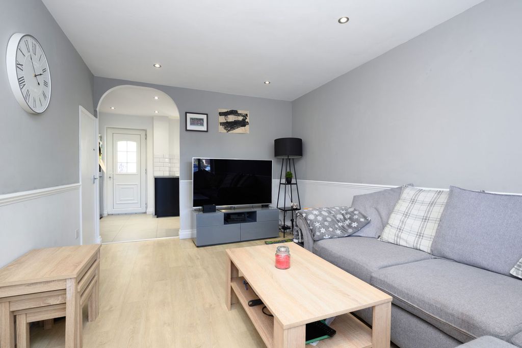 Property photo 3 of 10