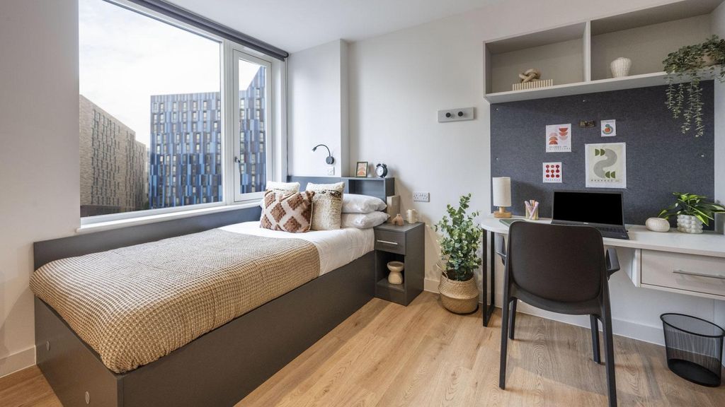 Property photo 1 of 27