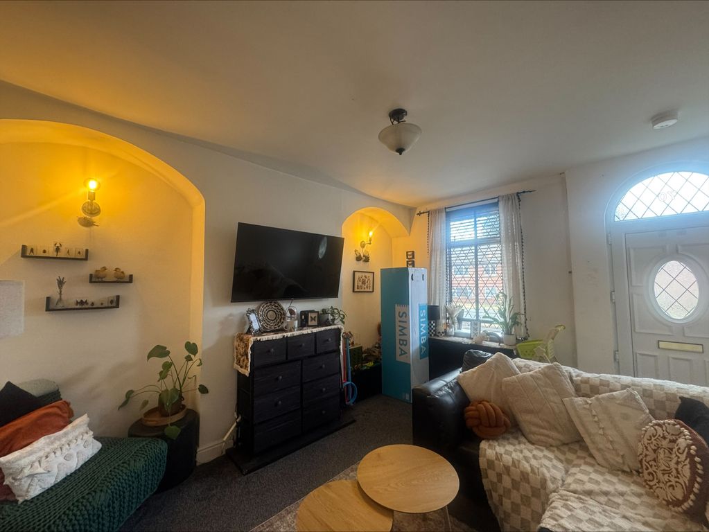Property photo 2 of 11 Living Room