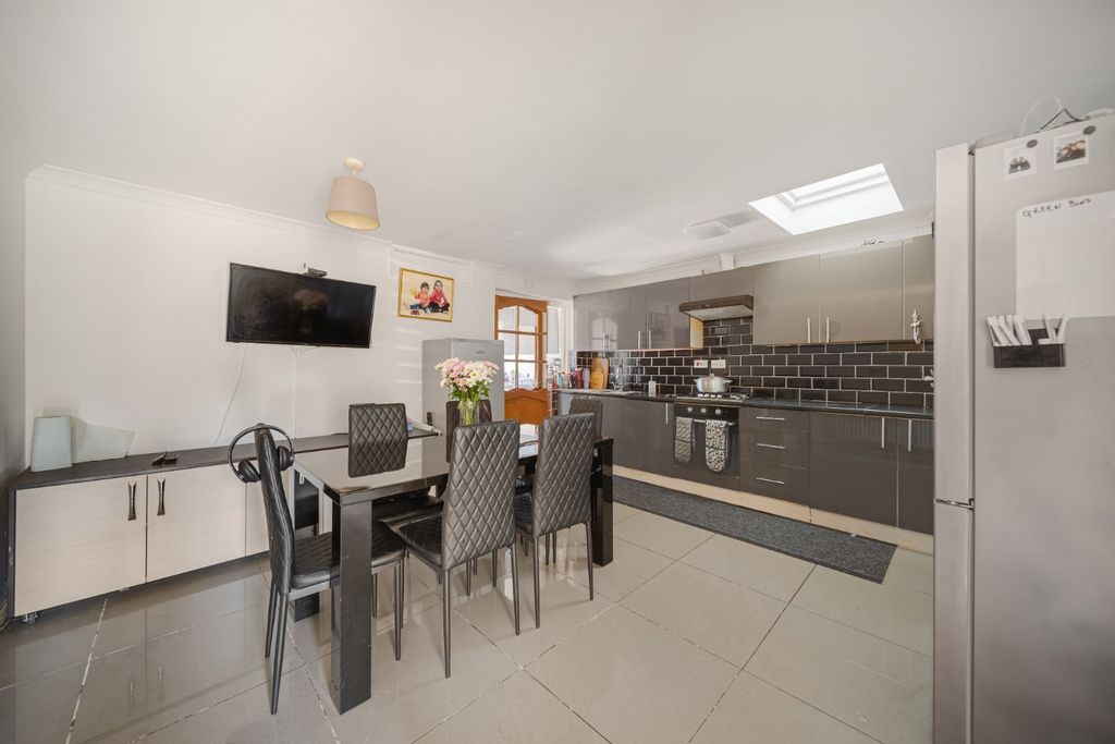 Property photo 3 of 14 5012283