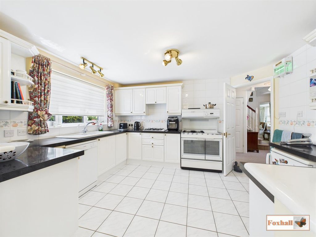 Property photo 3 of 45 Kitchen/Breakfast Room