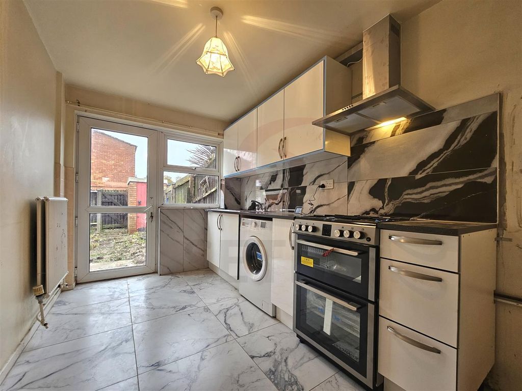 Property photo 2 of 12 Kitchen