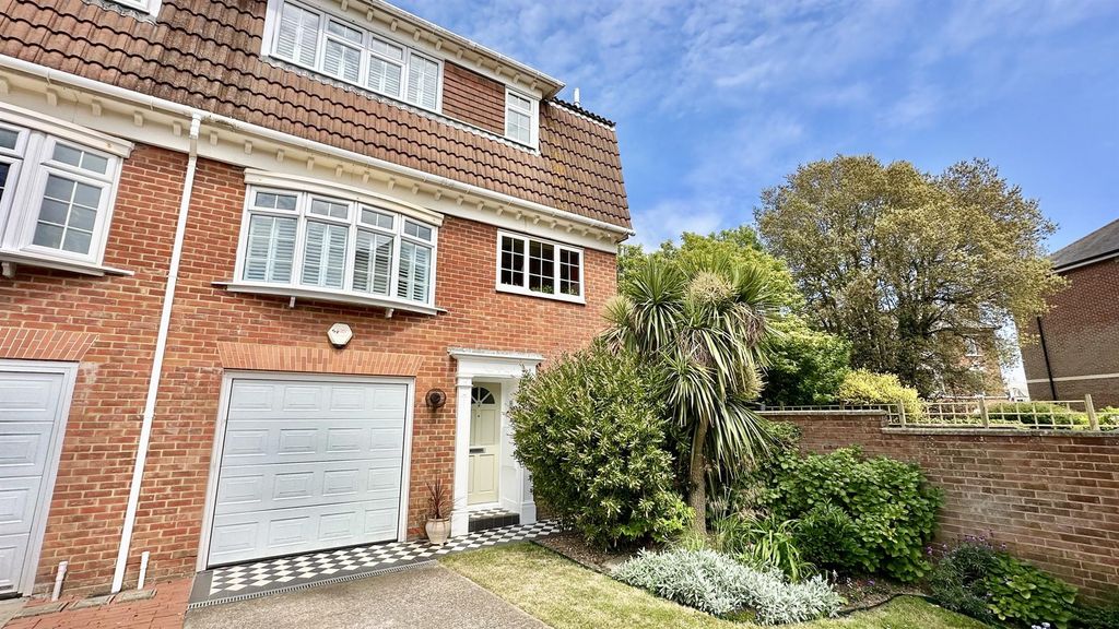 Property photo 1 of 40