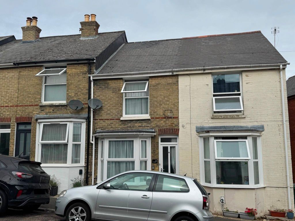 Property photo 1 of 8 Mid Terrace House With Brick Exterior