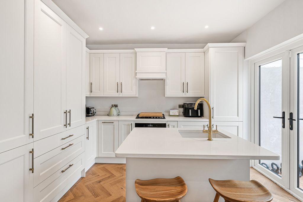 Property photo 2 of 26