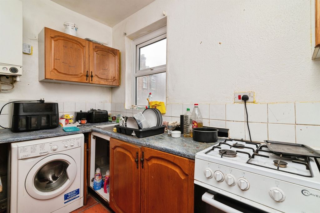 Property photo 2 of 17