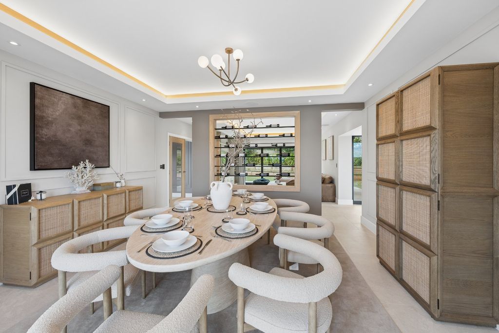 Property photo 3 of 25 Dining Room