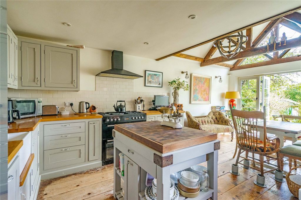 Property photo 3 of 14 Kitchen/Dining Room