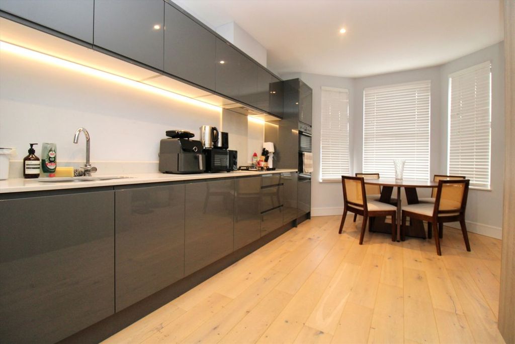 Property photo 1 of 2