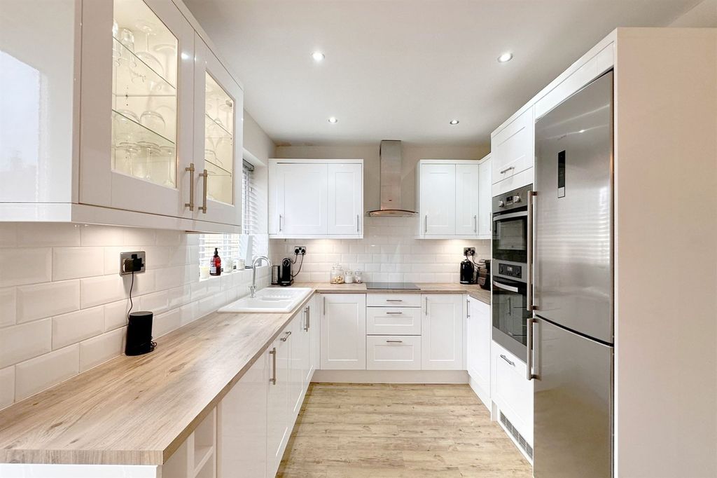 Property photo 3 of 17 Kitchen Diner