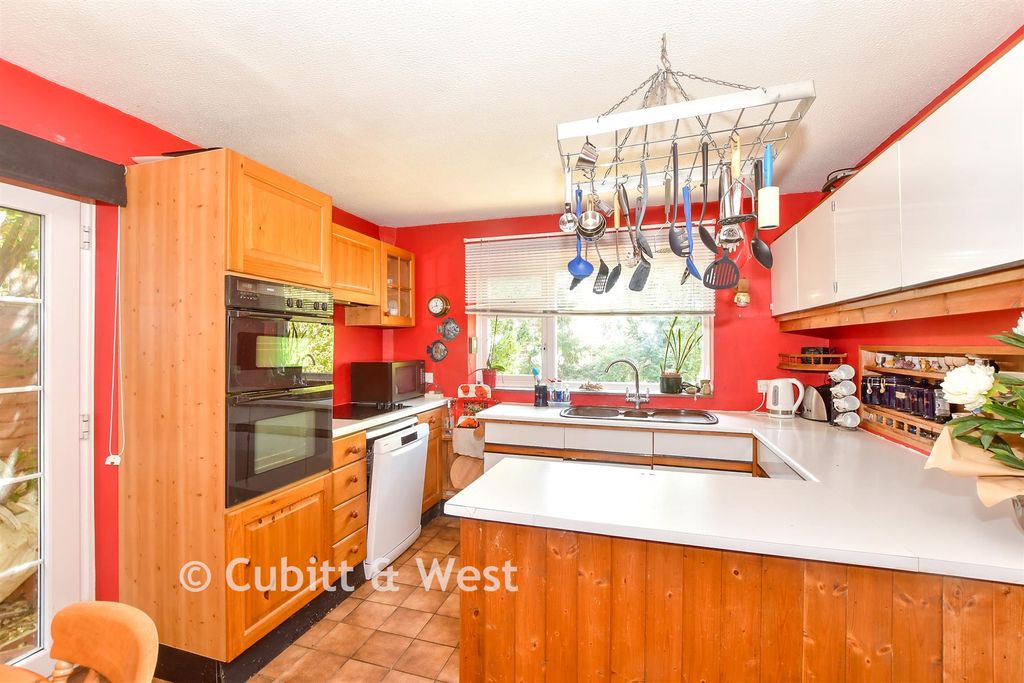 Property photo 3 of 14 Kitchen