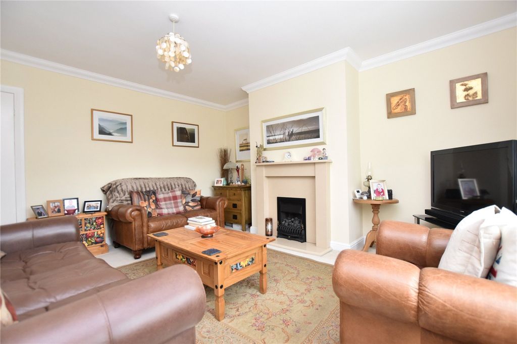 Property photo 2 of 18 Picture No. 04