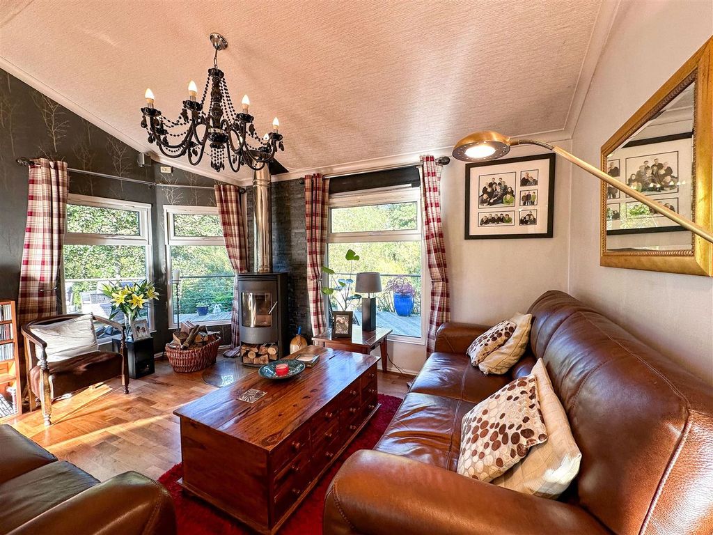 Property photo 3 of 37