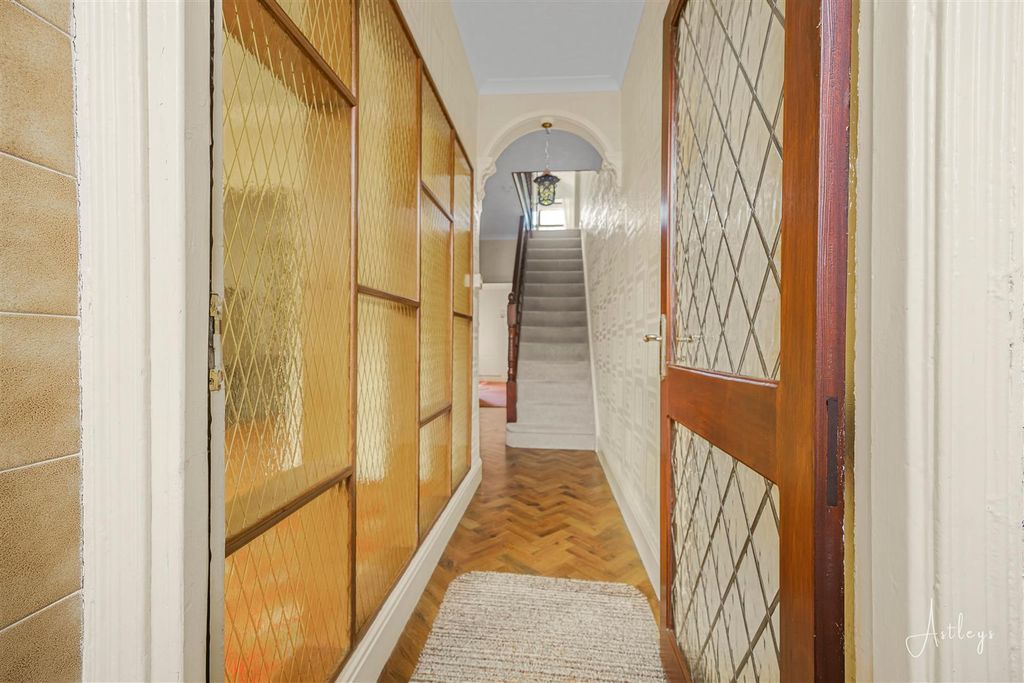 Property photo 2 of 23 Hallway