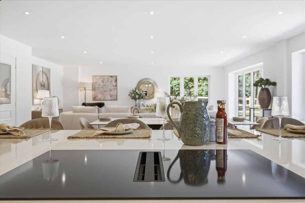 Property photo 3 of 26 Image