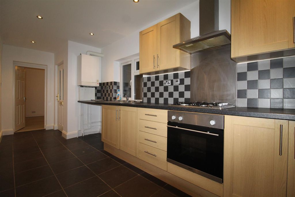 Property photo 3 of 8 Kitchen 2.Jpg