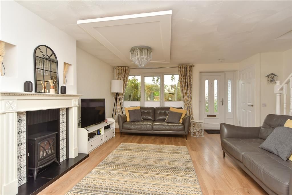 Property photo 1 of 10 Lounge/ Dining Area