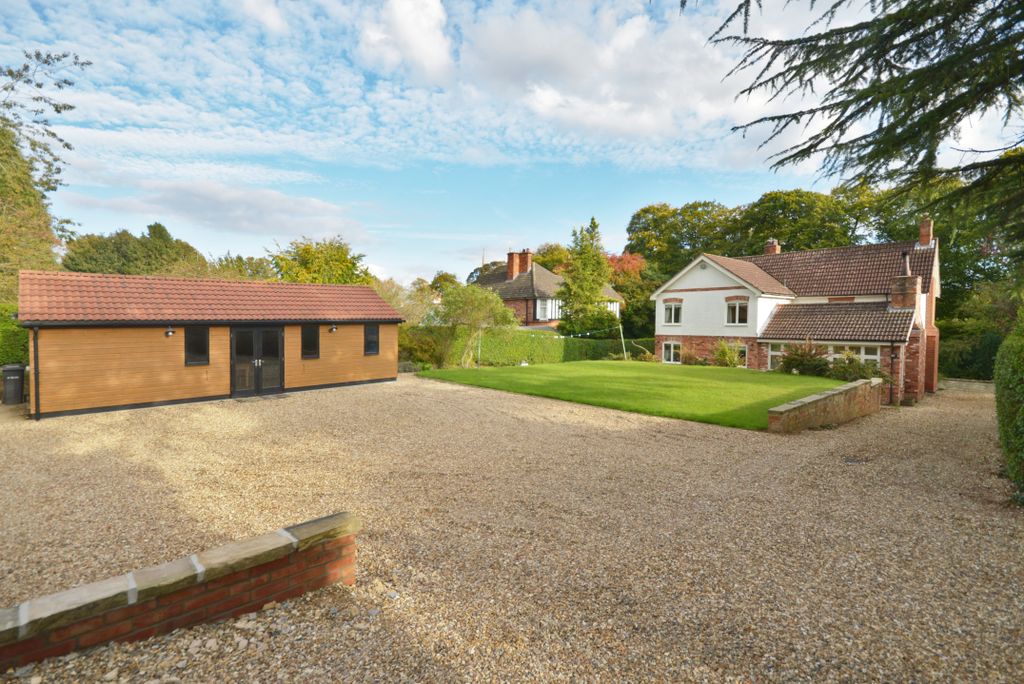 Property photo 3 of 38