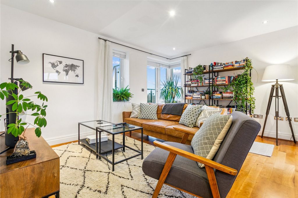 Property photo 3 of 12