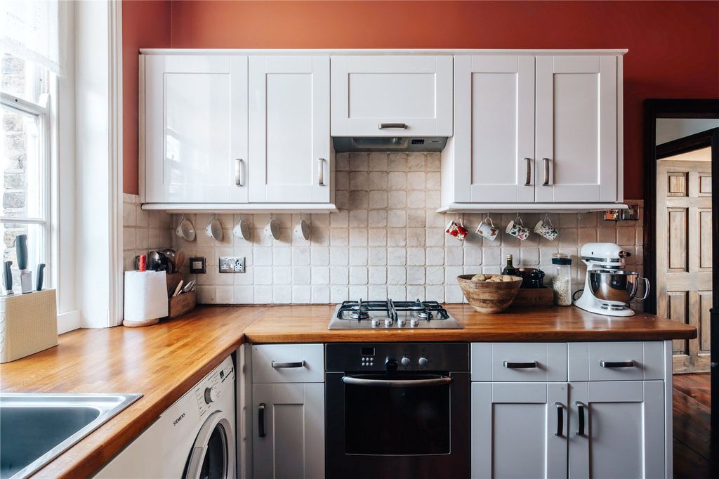 Property photo 3 of 12 Kitchen