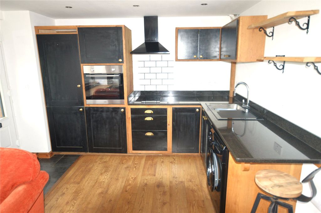 Property photo 2 of 7 Picture No. 04