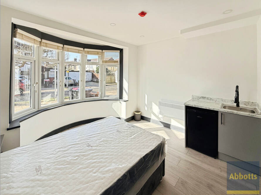 Property photo 1 of 2