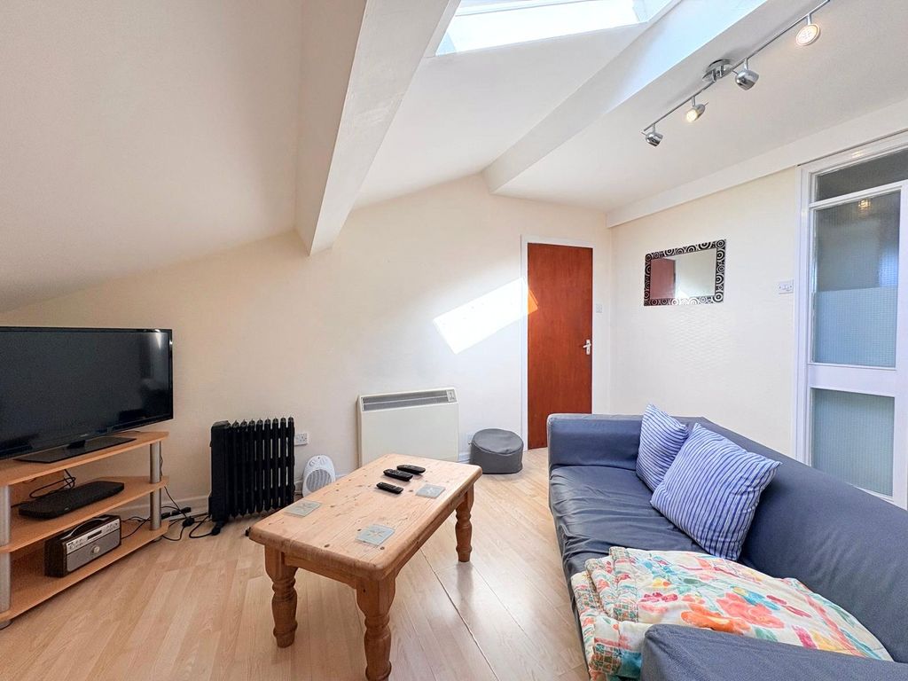 Property photo 3 of 7 Picture No. 02