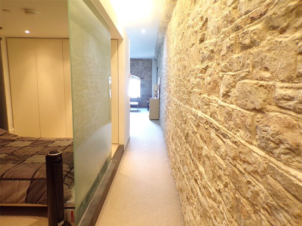 Property photo 3 of 8 Picture No. 05