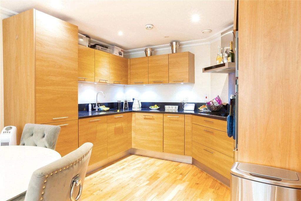 Property photo 3 of 7 Kitchen