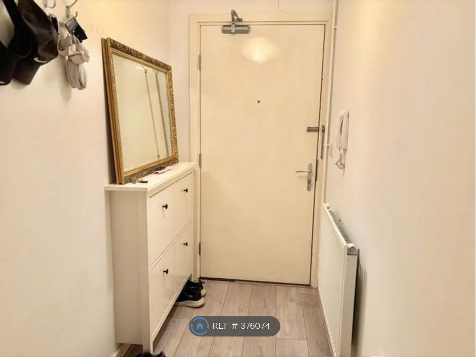 Property photo 2 of 9 Corridor