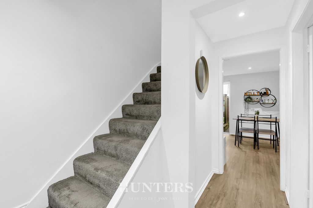 Property photo 2 of 19 Hallway