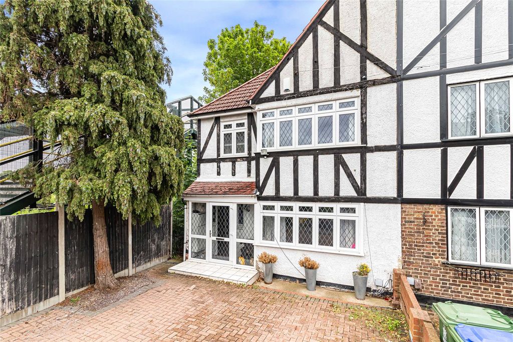 Property photo 1 of 19 External