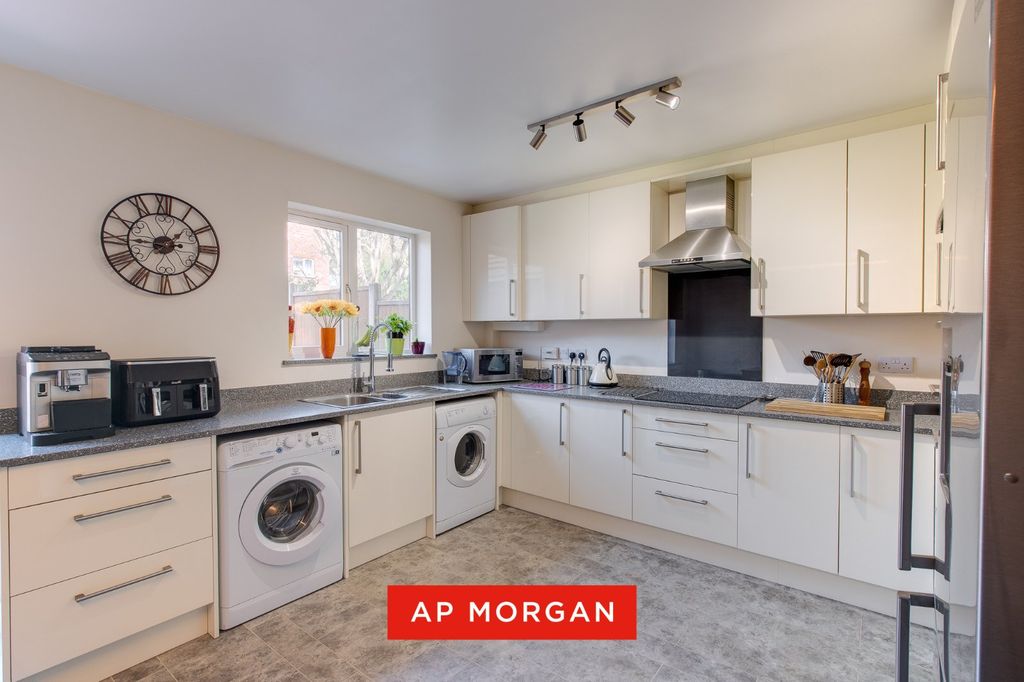 Property photo 3 of 20 Picture No. 11