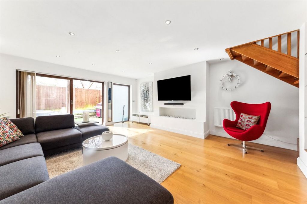 Property photo 2 of 11