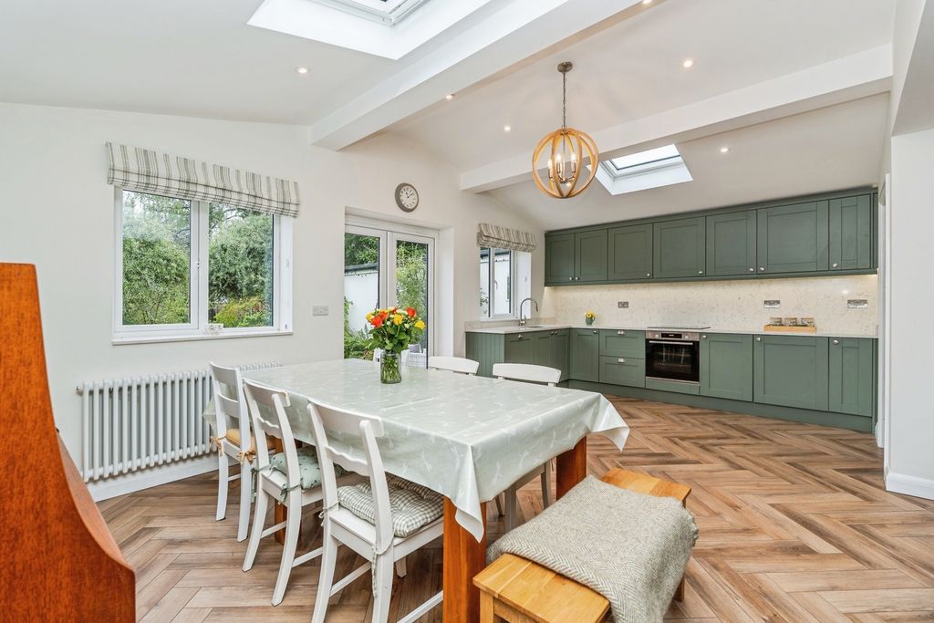 Property photo 2 of 32 Pbox-Img.Jpg
