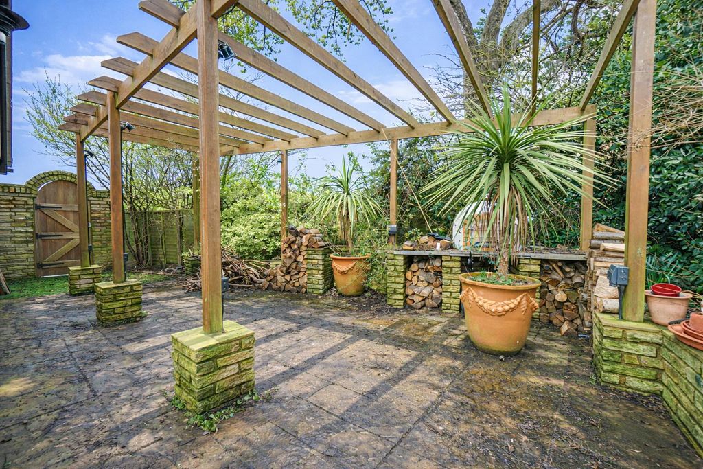 Property photo 2 of 22 0Caf6975-523c-461F-8c8B-40Ecf05994Ad.Png