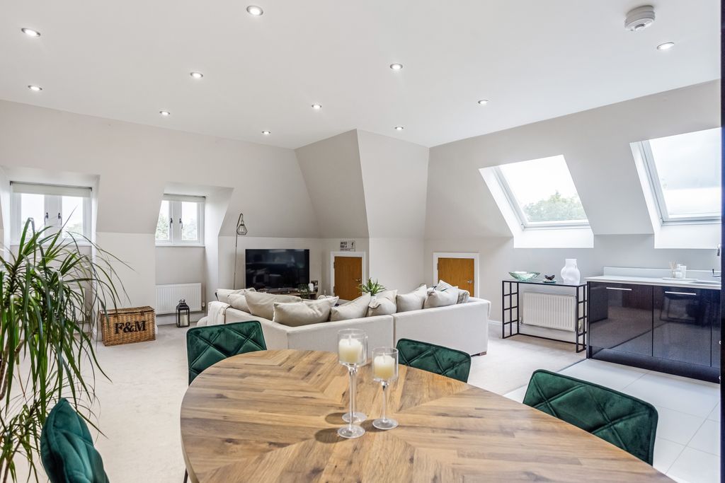 Property photo 3 of 13 Flat 11, Kinnaird Co