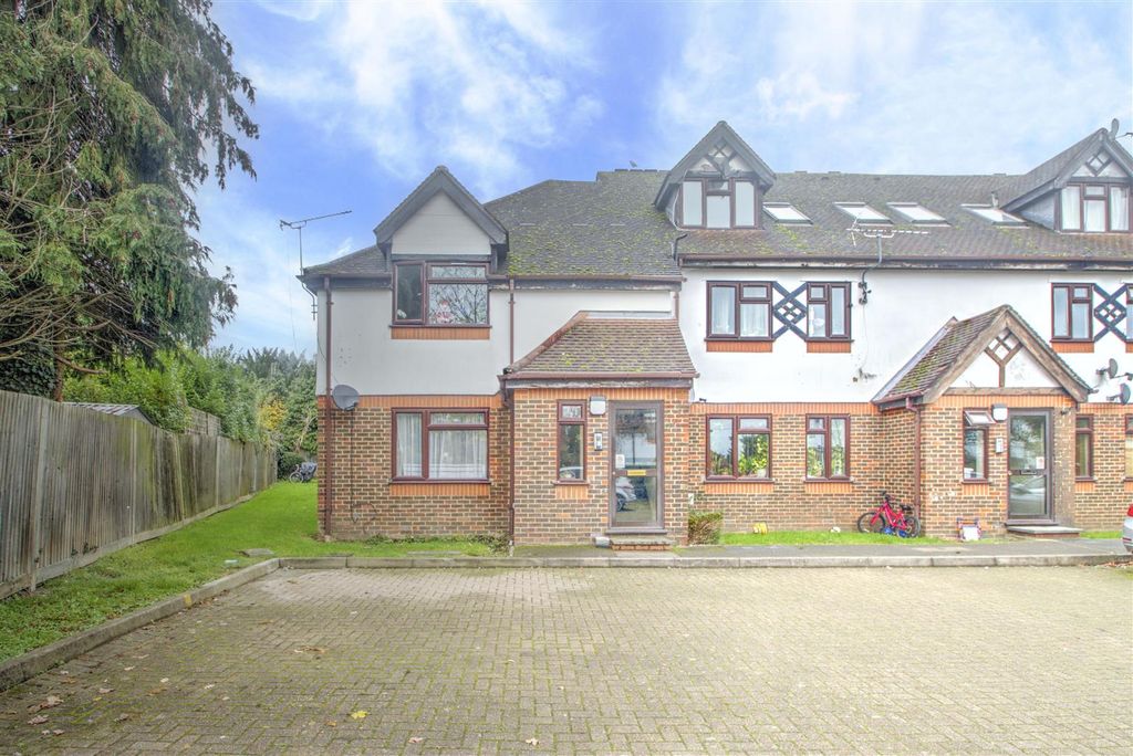 Property photo 1 of 11 Hazelwood Close