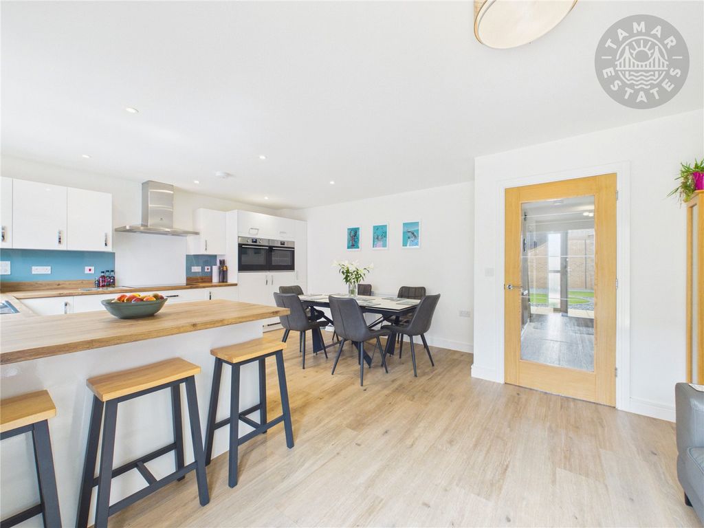 Property photo 2 of 20 Kitchen/Dining Room