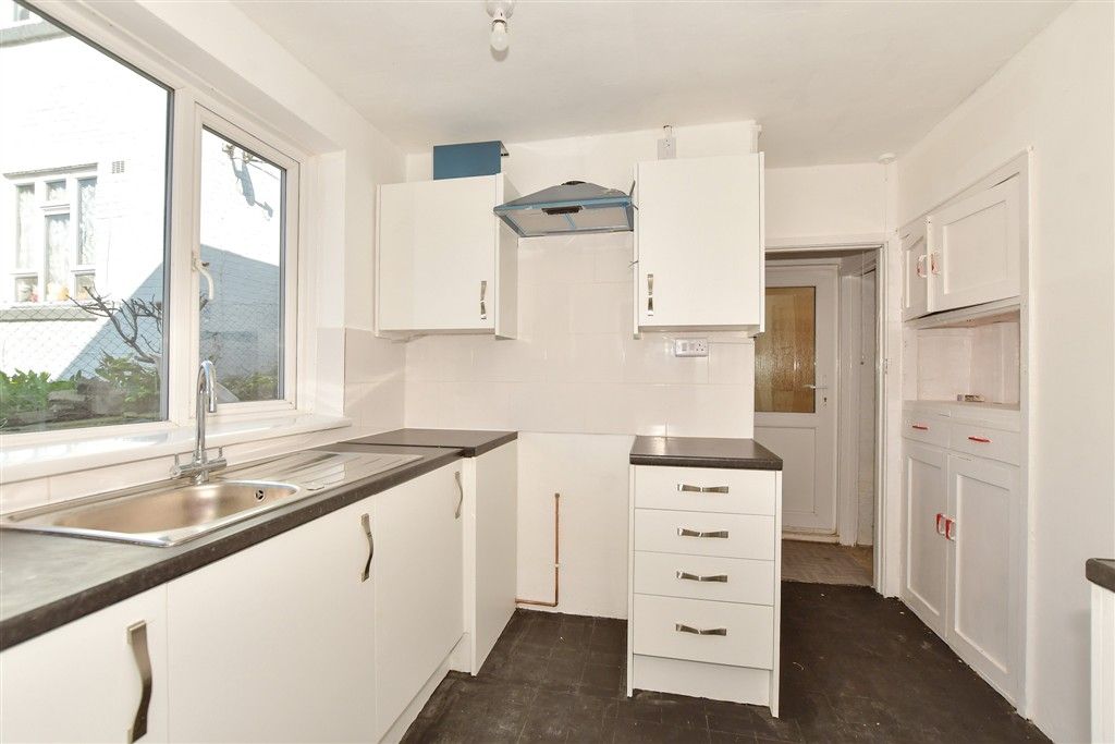 Property photo 3 of 12 Kitchen